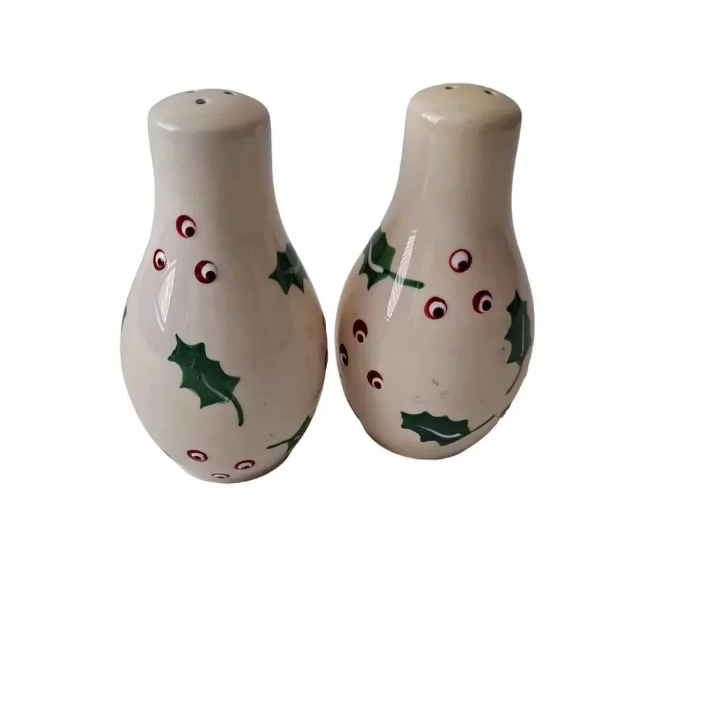 Vintage Ceramic Holly Leaf Berries Christmas Holiday Salt & Pepper Shakers Set